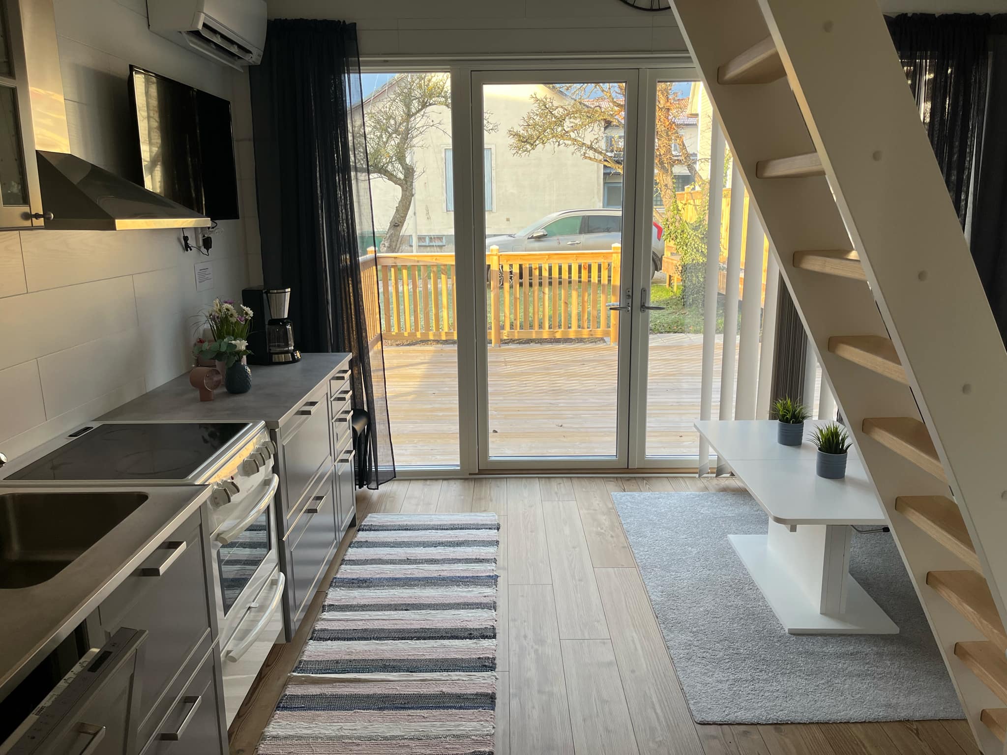 annan sidobild på framsidan av Sun City